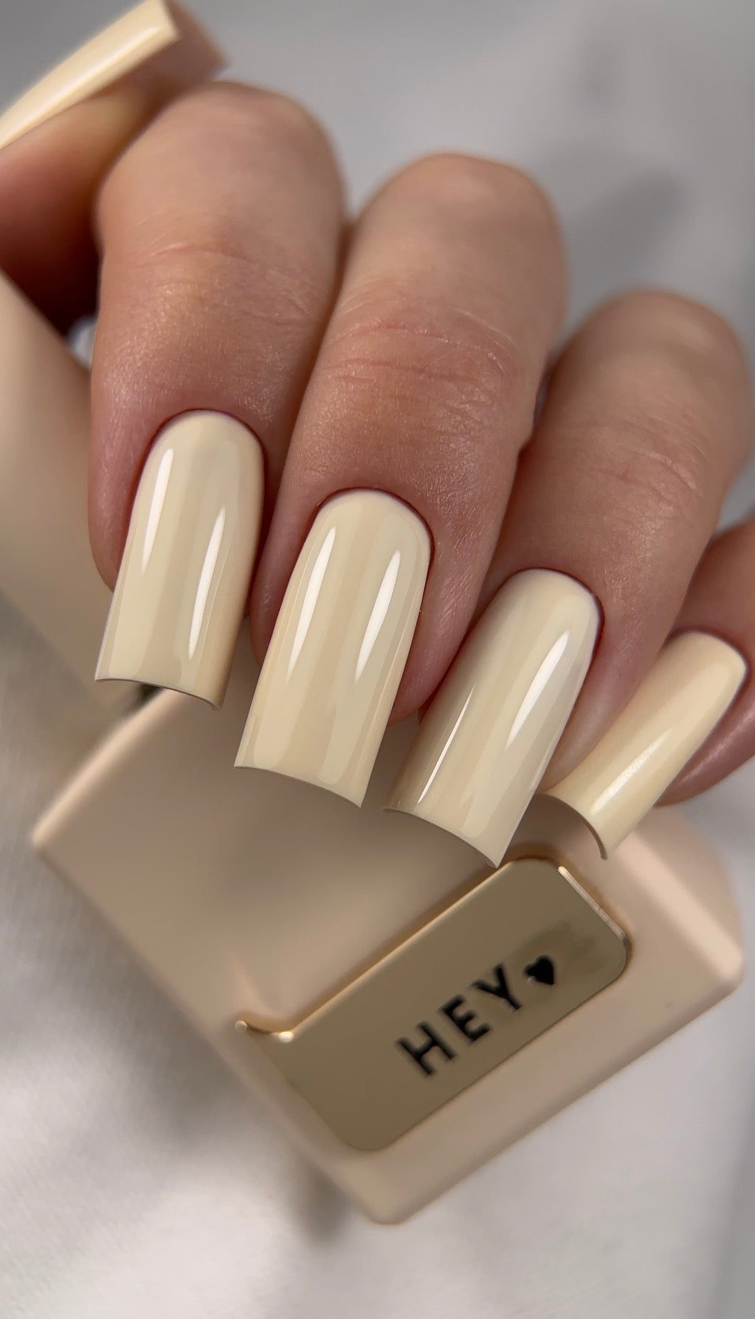 HEYLOVE | Gelpolish - Cannoli Cream